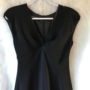 Jones Wear Formal Black Plunge V neck Dress